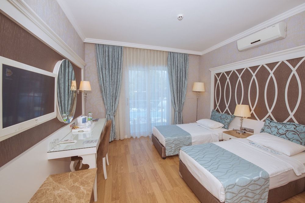 Ocean Blue High Class Hotel Standard Room 3