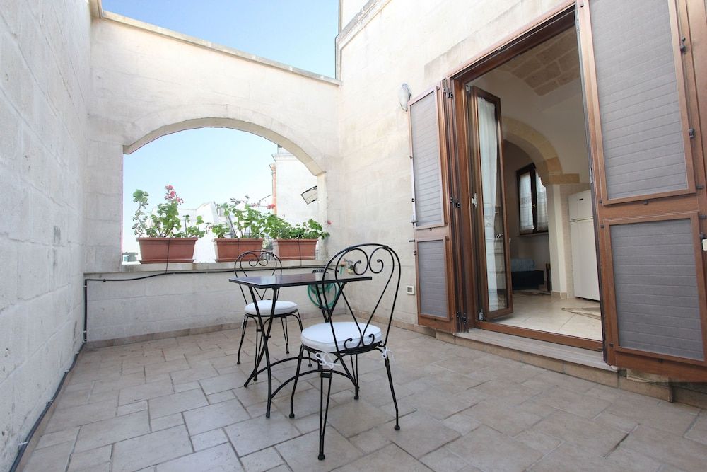 Comfort Studio, 1 Double Bed, Terrace, Garden Area (Geranio)