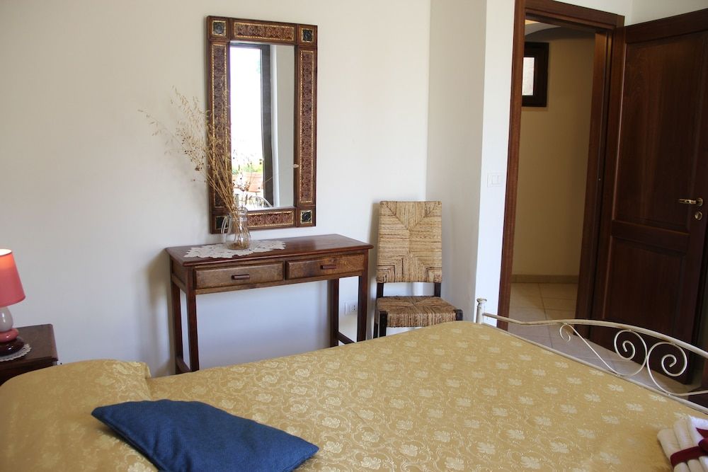 Appartamento Comfort, 1 letto queen, patio, lato giardino (Arancio)
