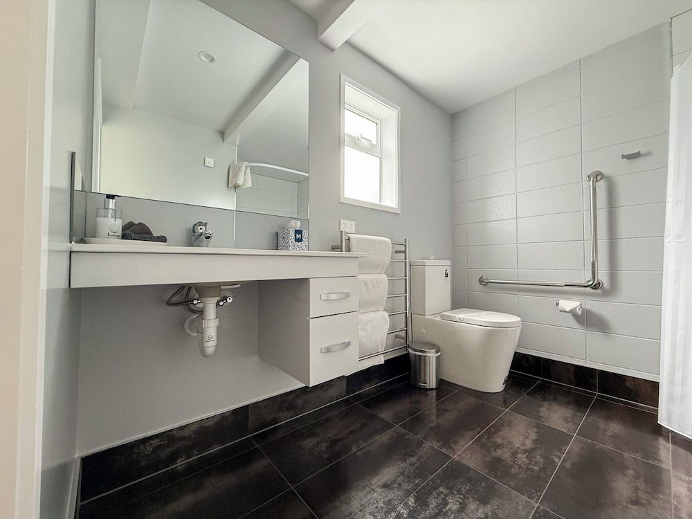 Cleveland Thermal Motel Accessible Deluxe Studio 3