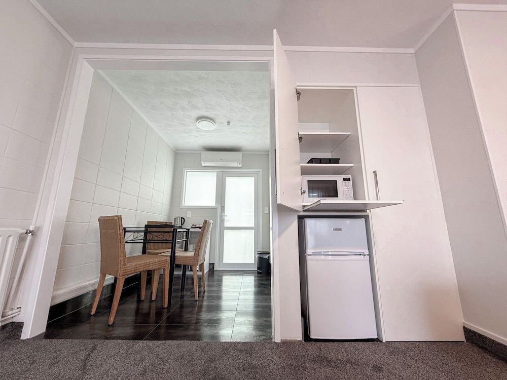 Cleveland Thermal Motel Accessible Deluxe Studio 4