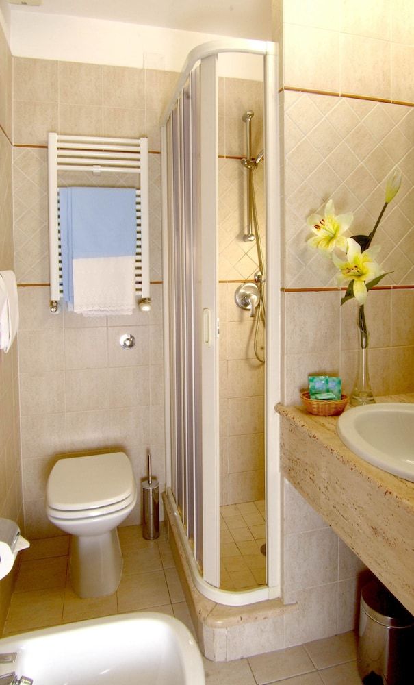 Hotel Assisi Quadruple Room 4