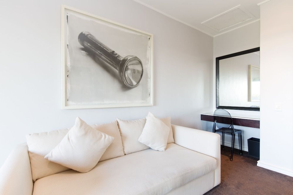 Kensington Place Superior Room 8