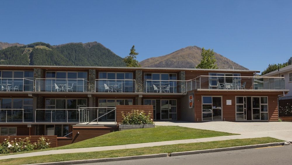 undefined Autoline Motel 2