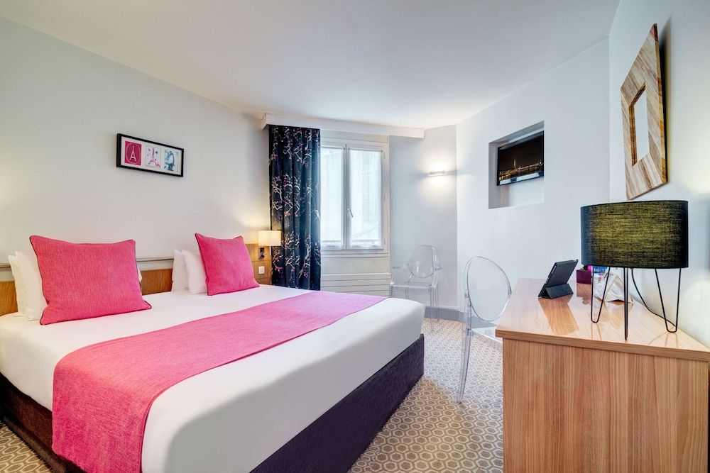 Hôtel Caumartin Opéra – Astotel Standard Room with Twin beds - Free soft minibar, courtesy tray, Chromecast - Digital press 3