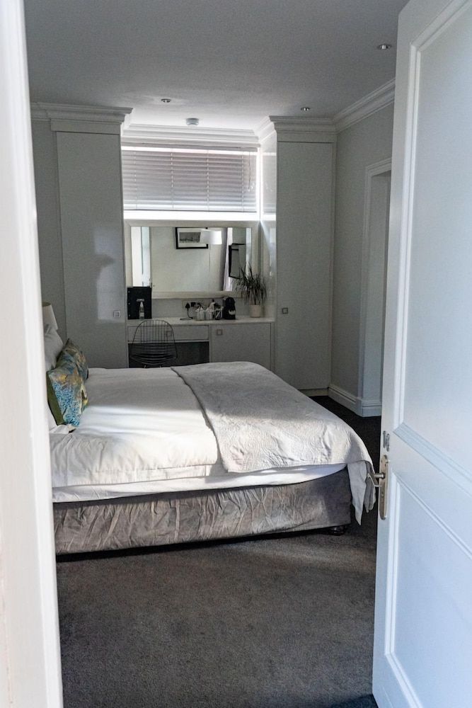 The Three Boutique Hotel Luxury Room 6