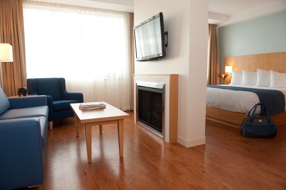 The Holman Grand Hotel Junior Studio Suite, 1 King Bed with Sofa bed 3