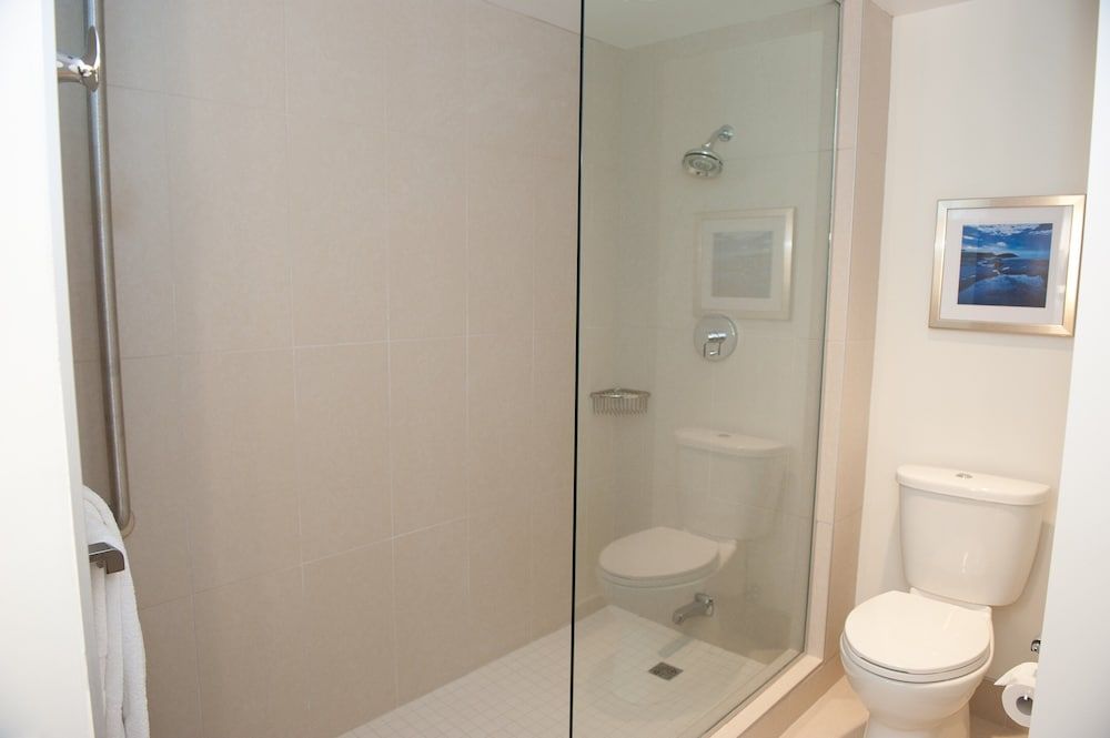 The Holman Grand Hotel Standard Room, 2 Queen Beds 7