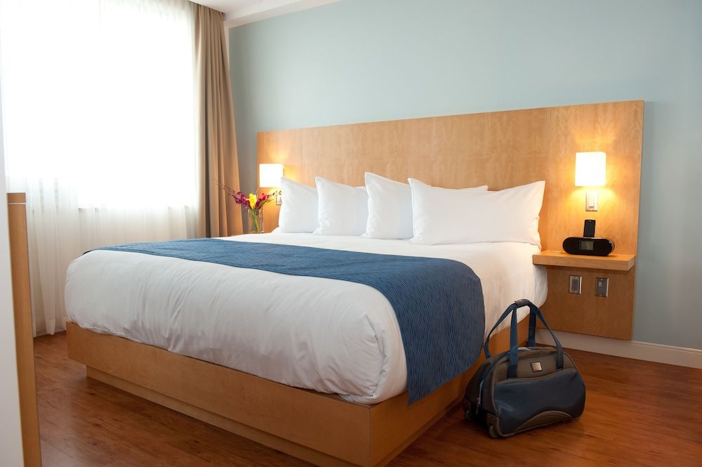 The Holman Grand Hotel Signature Suite, 1 Bedroom, Jetted Tub