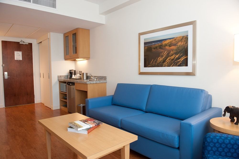 The Holman Grand Hotel Junior Studio Suite, 1 King Bed with Sofa bed 10