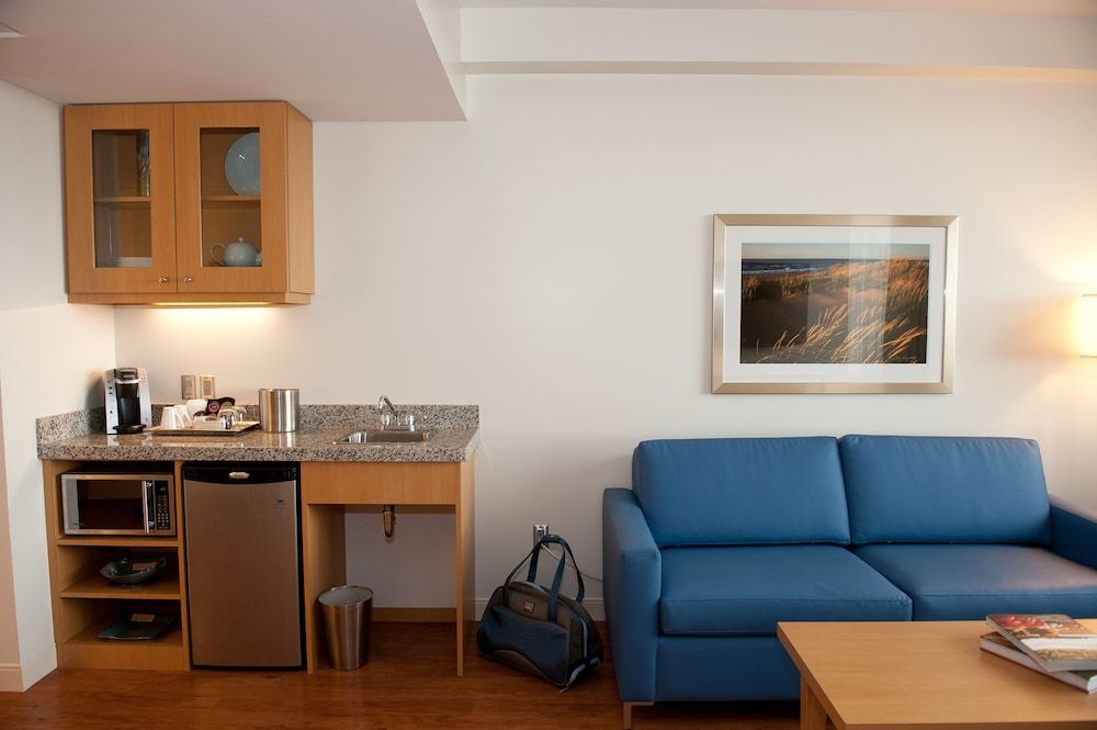 The Holman Grand Hotel Junior Studio Suite, 1 King Bed with Sofa bed 13