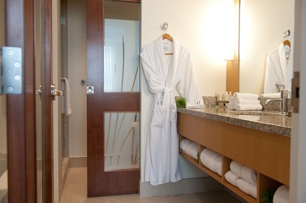 The Holman Grand Hotel Junior Studio Suite, 1 King Bed with Sofa bed 5