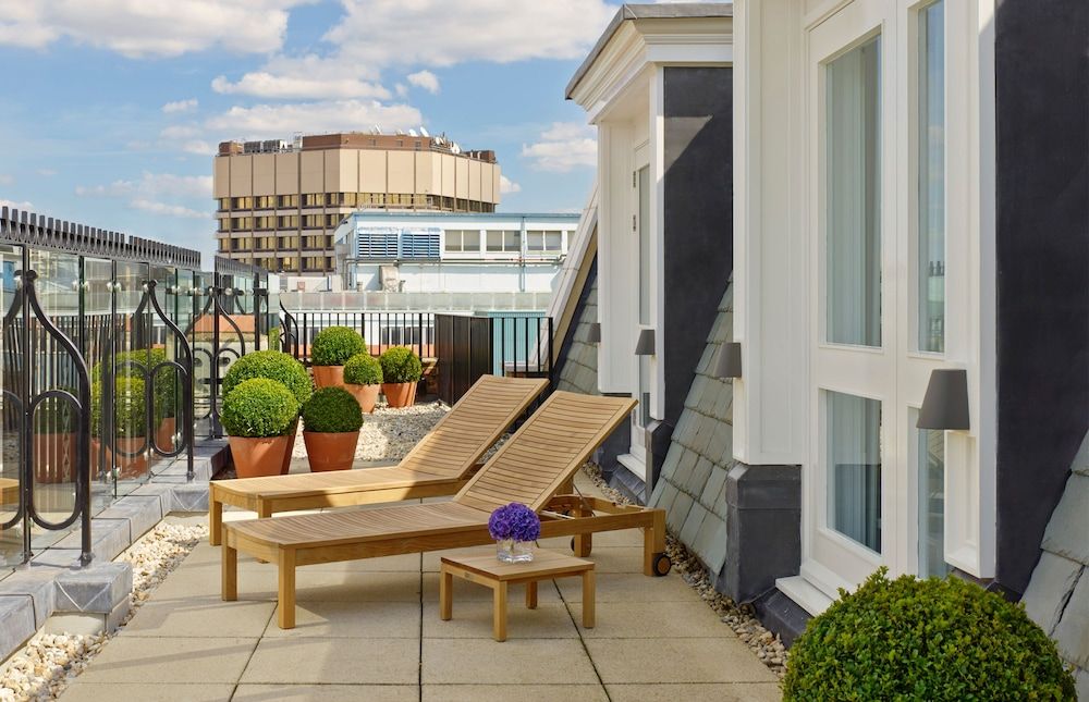 Suite, 1 Bedroom, City View