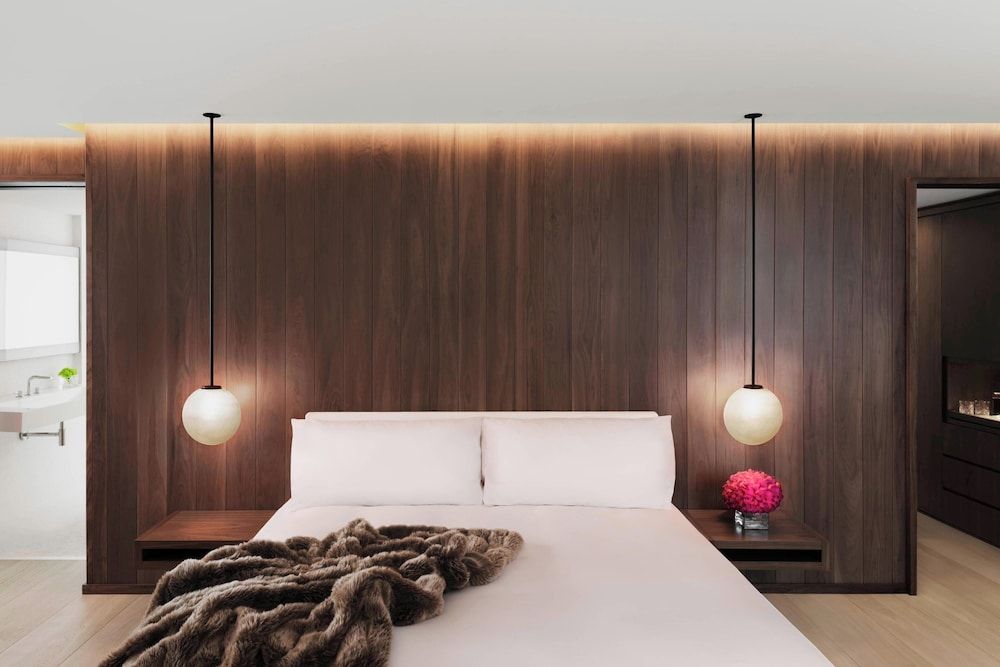 Suite, 1 King Bed, Corner