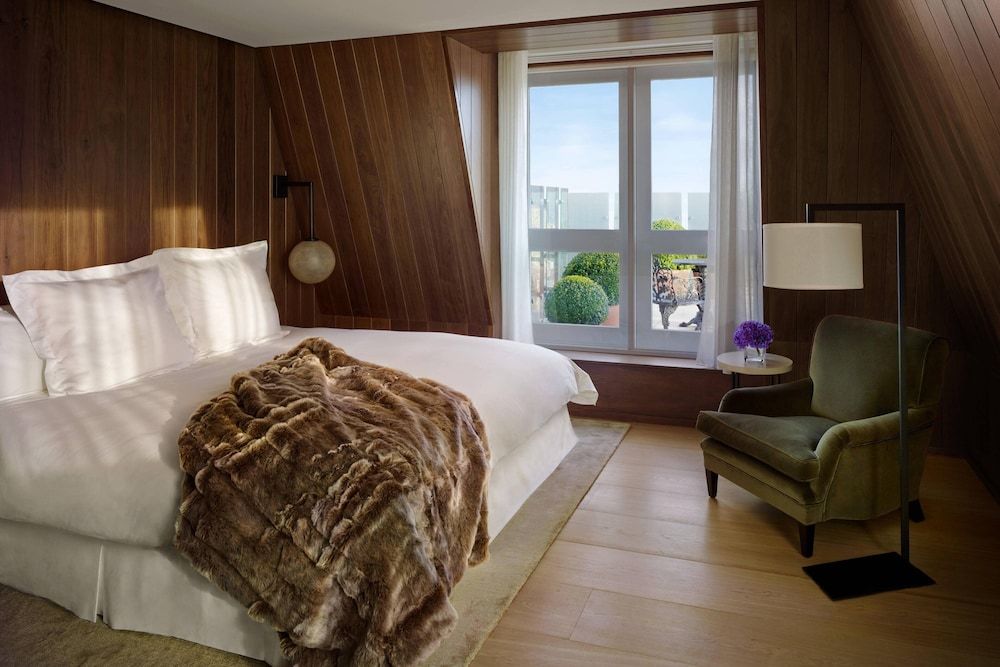 Suite, 1 King Bed, Terrace