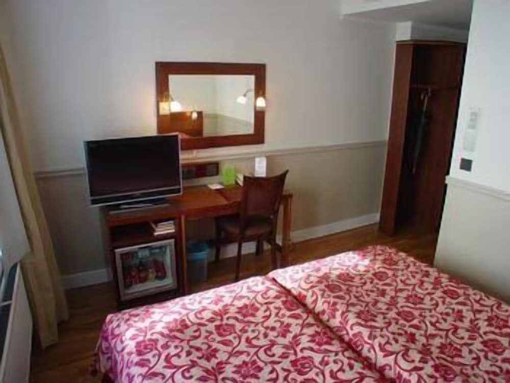 Hotel Anna Standard Twin Room 5