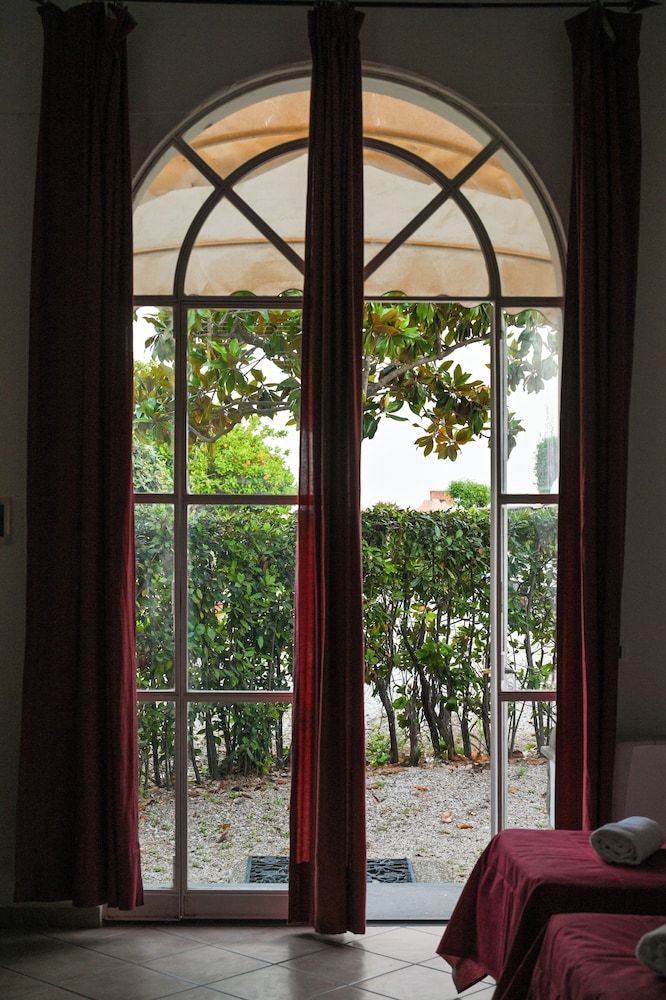 Villa Tara Classic Apartment, Ensuite, Garden View 10