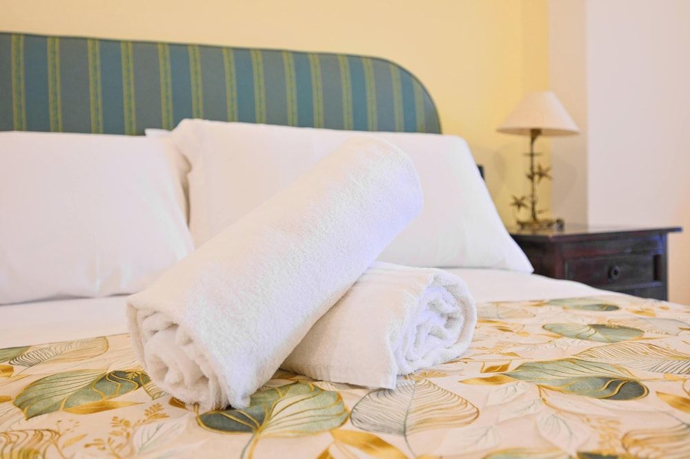 Villa Tara Classic Double Room, Ensuite, Garden View 5