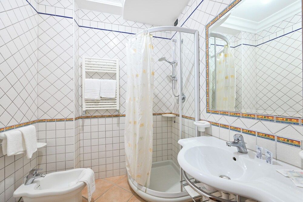 Villa Tara Classic Double Room, Ensuite, Garden View 23