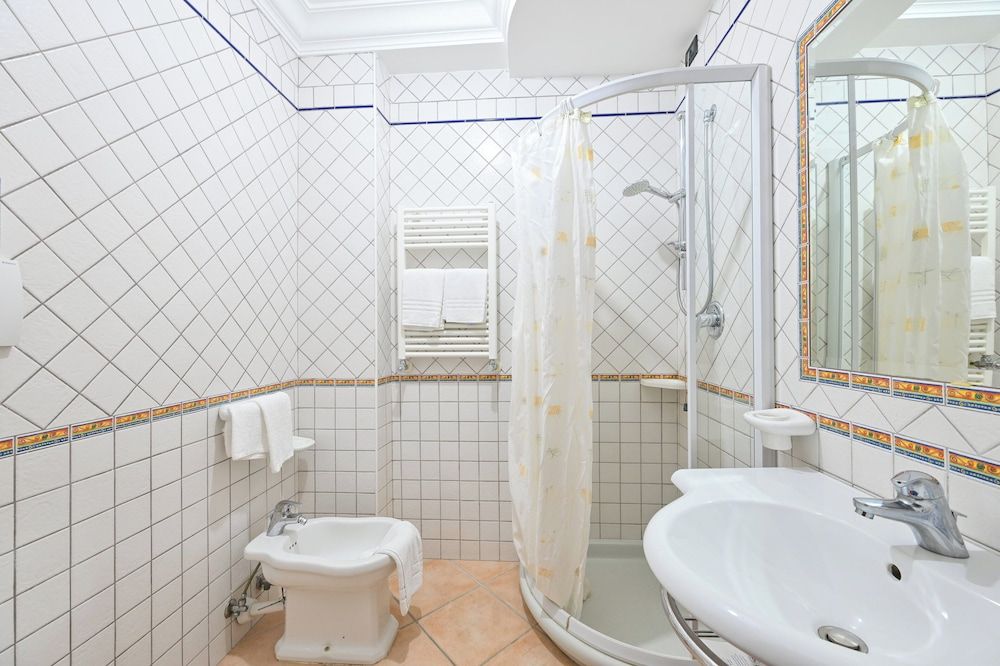 Villa Tara Classic Double Room, Ensuite, Garden View 24