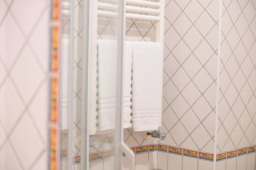 Villa Tara Classic Double Room, Ensuite, Garden View 28