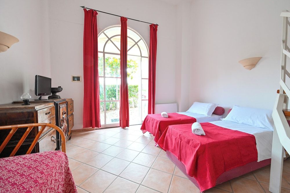 Villa Tara Classic Apartment, Ensuite, Garden View 3