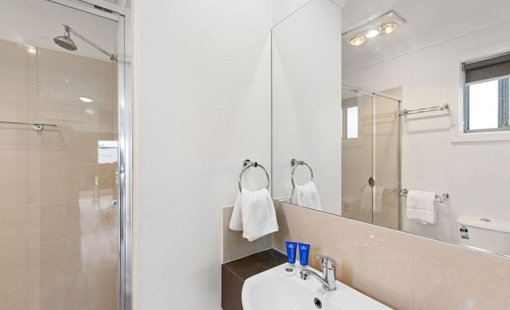 Discovery Parks - Adelaide Beachfront Deluxe 2 Bedroom Cabin - Sleeps 4 4