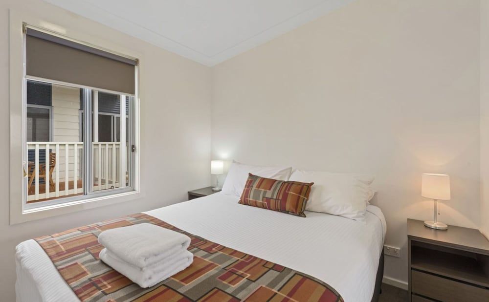 Discovery Parks - Adelaide Beachfront Deluxe 2 Bedroom Cabin - Sleeps 4