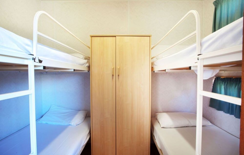 Discovery Parks - Adelaide Beachfront Standard 2 Bedroom Cabin - Sleeps 6 - Pet Friendly