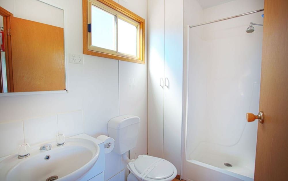 Discovery Parks - Adelaide Beachfront Standard 2 Bedroom Cabin - Sleeps 6 - Pet Friendly 3