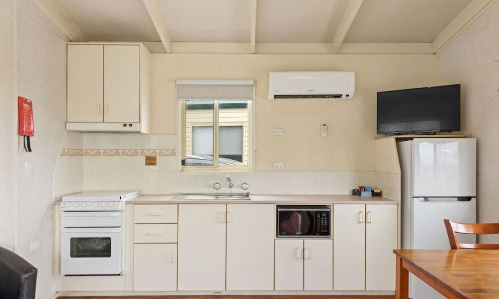 Discovery Parks - Adelaide Beachfront Standard 1 Bedroom Cabin - Pet Friendly 4