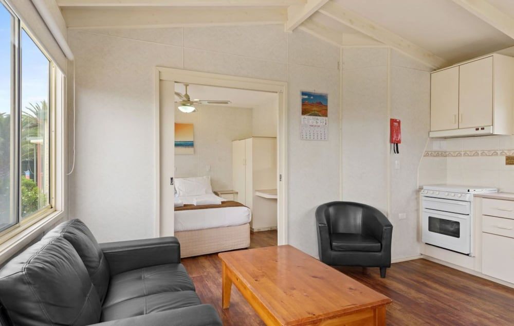 Discovery Parks - Adelaide Beachfront Standard 1 Bedroom Cabin - Pet Friendly 2