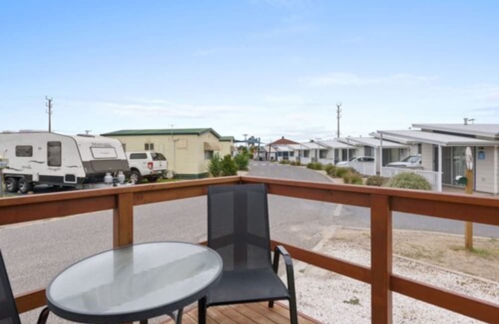 Discovery Parks - Adelaide Beachfront Standard 1 Bedroom Cabin - Pet Friendly 3