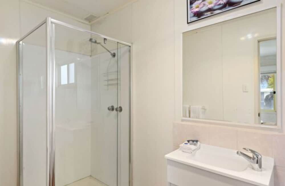 Discovery Parks - Adelaide Beachfront Standard 1 Bedroom Cabin - Pet Friendly 5