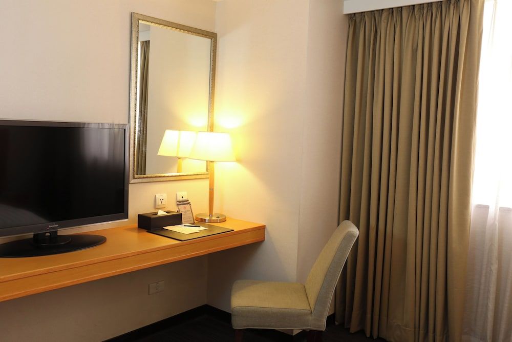 Fuward Hotel Tainan Standard Double Room, 1 Queen Bed 5