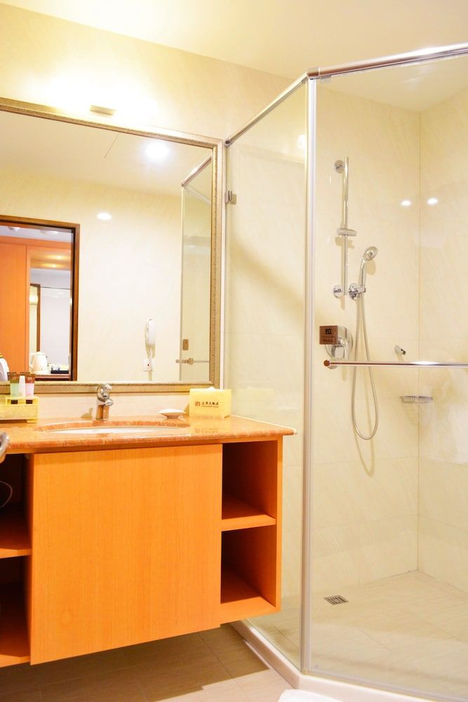 Fuward Hotel Tainan Superior Twin Room, 2 Twin Beds 4