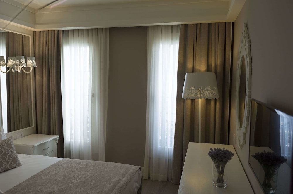 Ena Boutique Hotel & Residences Double Room 8