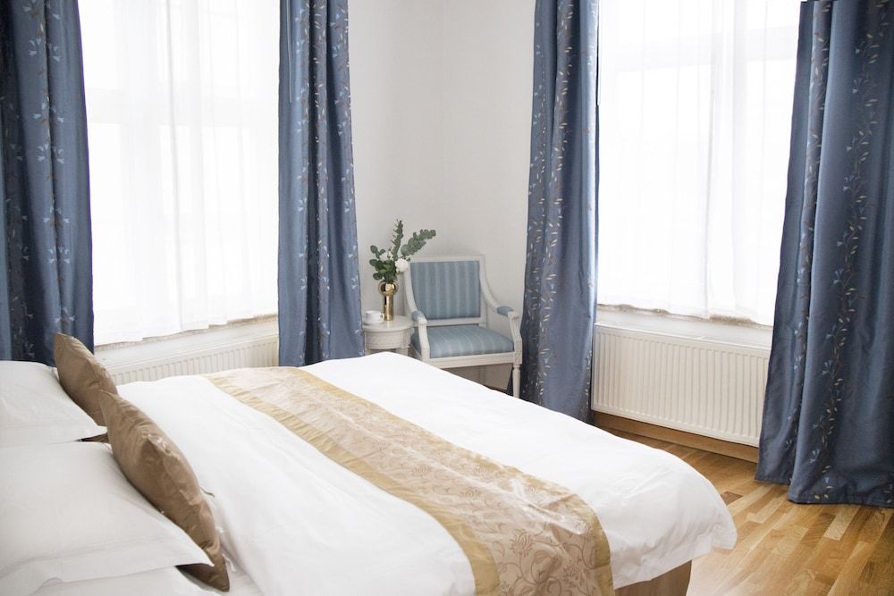 Brommavik Hotel Superior Double Room, 1 King Bed 3