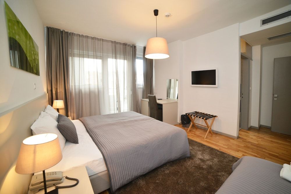 Hotel Garden Triple Room 4