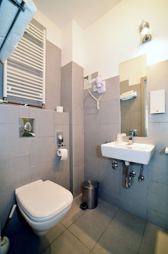 Hotel Garden Economy Double Room 7