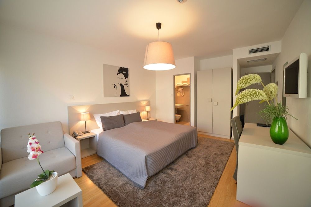 Hotel Garden Triple Room 9