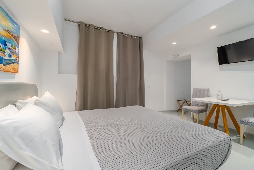 Central Fira Standard Room 3