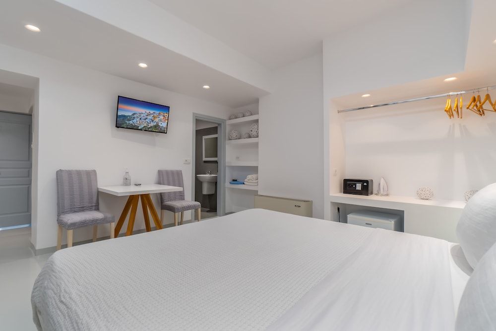 Central Fira Standard Room 5