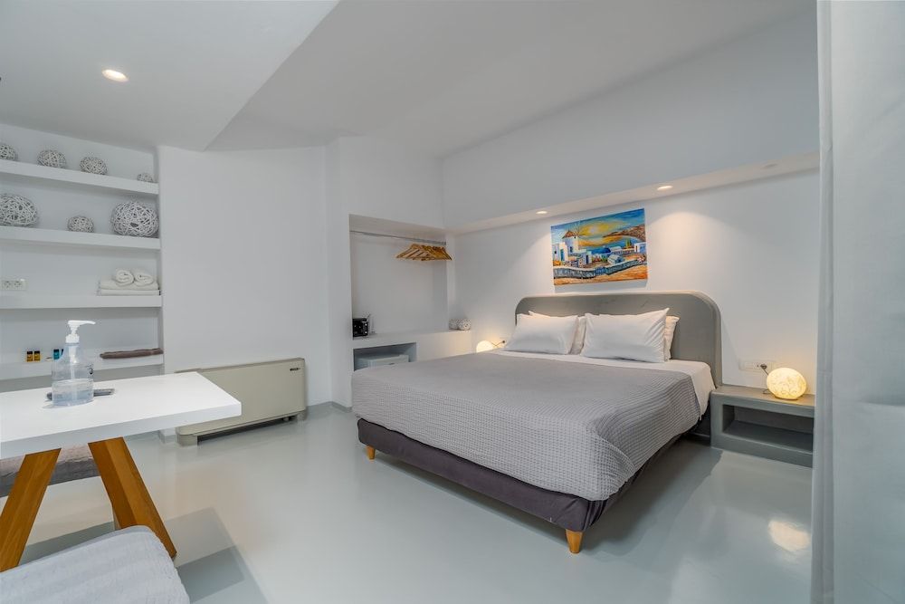 Central Fira Standard Room 4