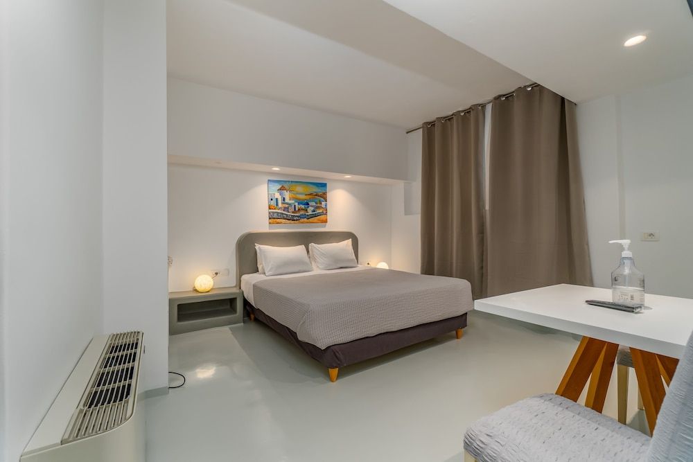 Central Fira Standard Room 4