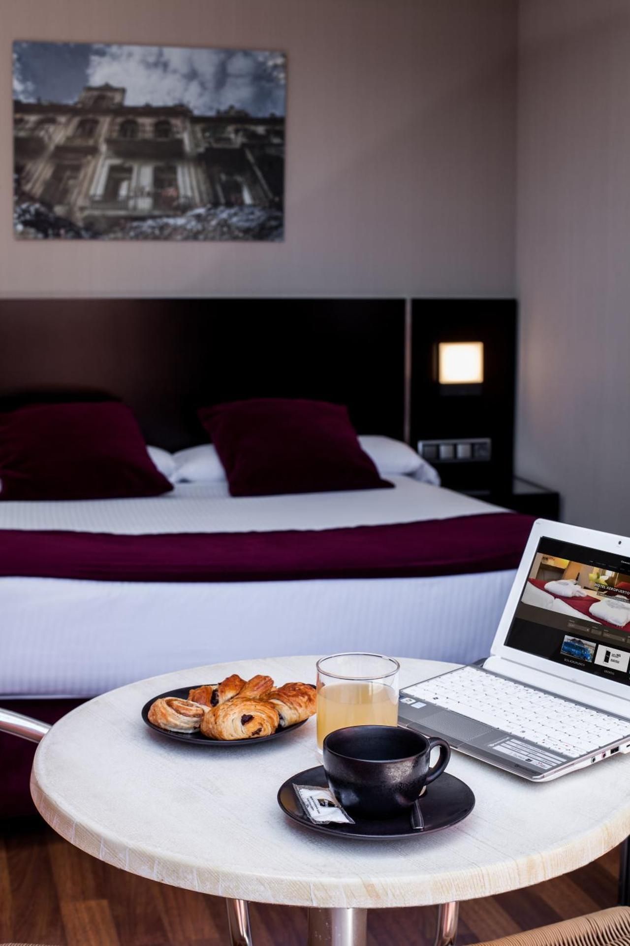 undefined Hotel Clement Barajas 8