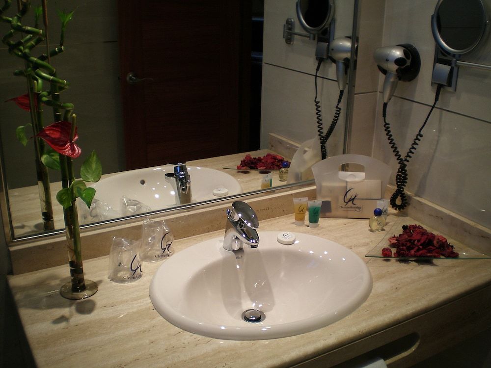 Hotel Clement Barajas Double Room 5