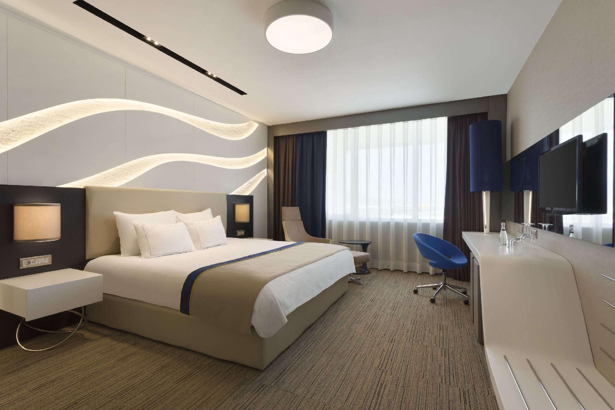 1 King Bed Deluxe Room