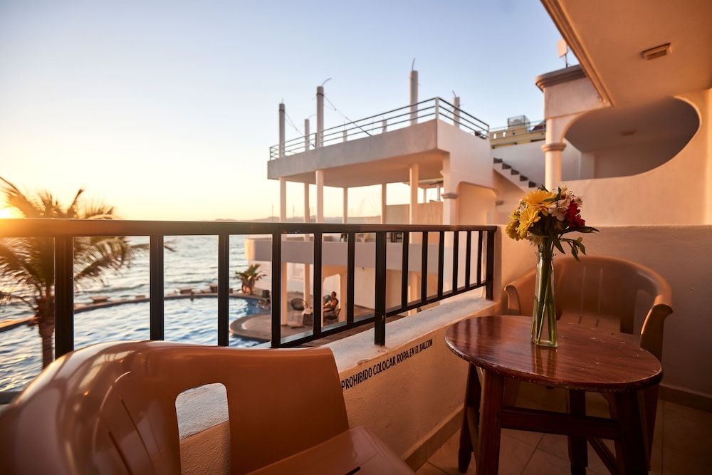 The Alondra Hotel Club Double Room 3