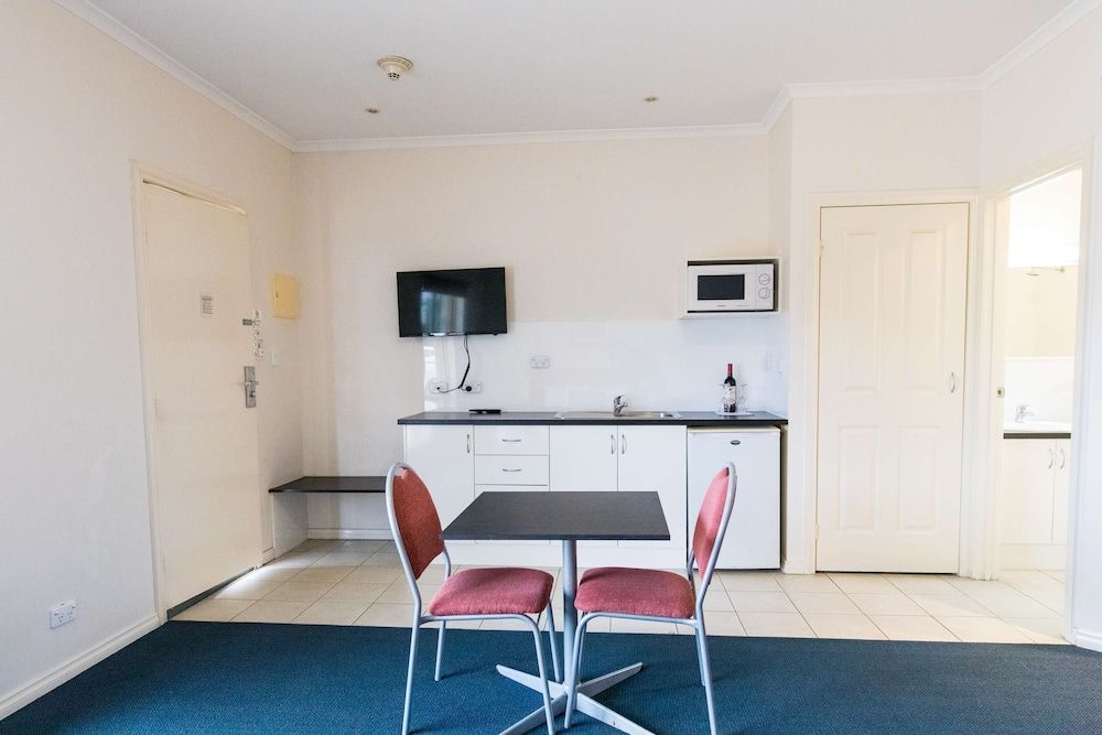 Best Western Mill Park Motel Executive Room, 1 Queen Bed, Non Smoking, Kitchenette (Larger Room) 8